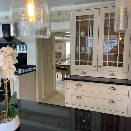 Elegant Oak Beamed House In Pretty Village - Cambridge Homehost Buckden  Ngoại thất bức ảnh
