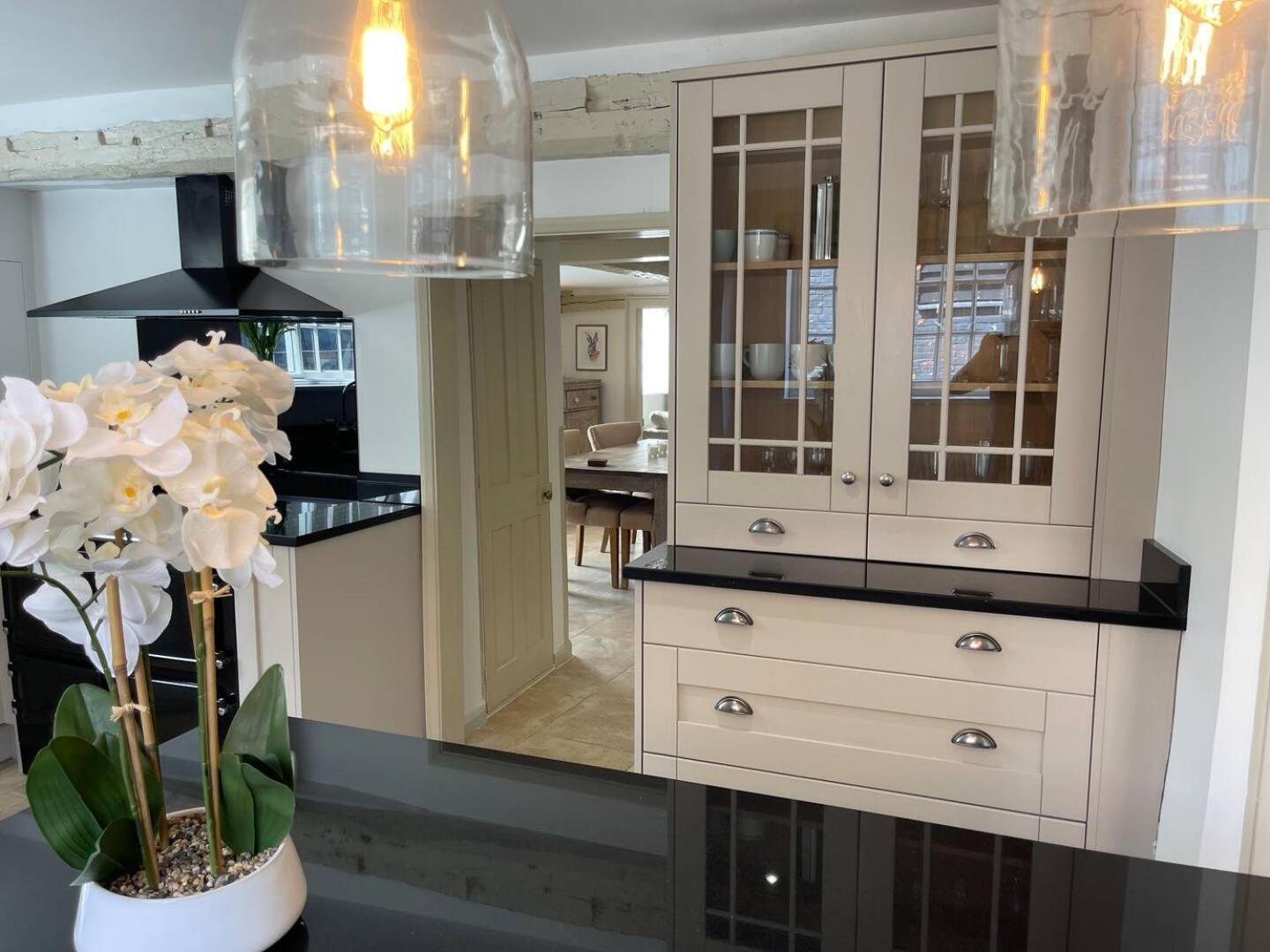 Elegant Oak Beamed House In Pretty Village - Cambridge Homehost Buckden  Ngoại thất bức ảnh
