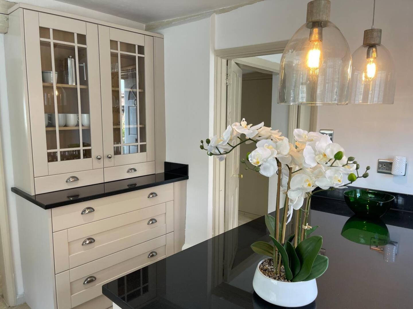 Elegant Oak Beamed House In Pretty Village - Cambridge Homehost Buckden  Ngoại thất bức ảnh
