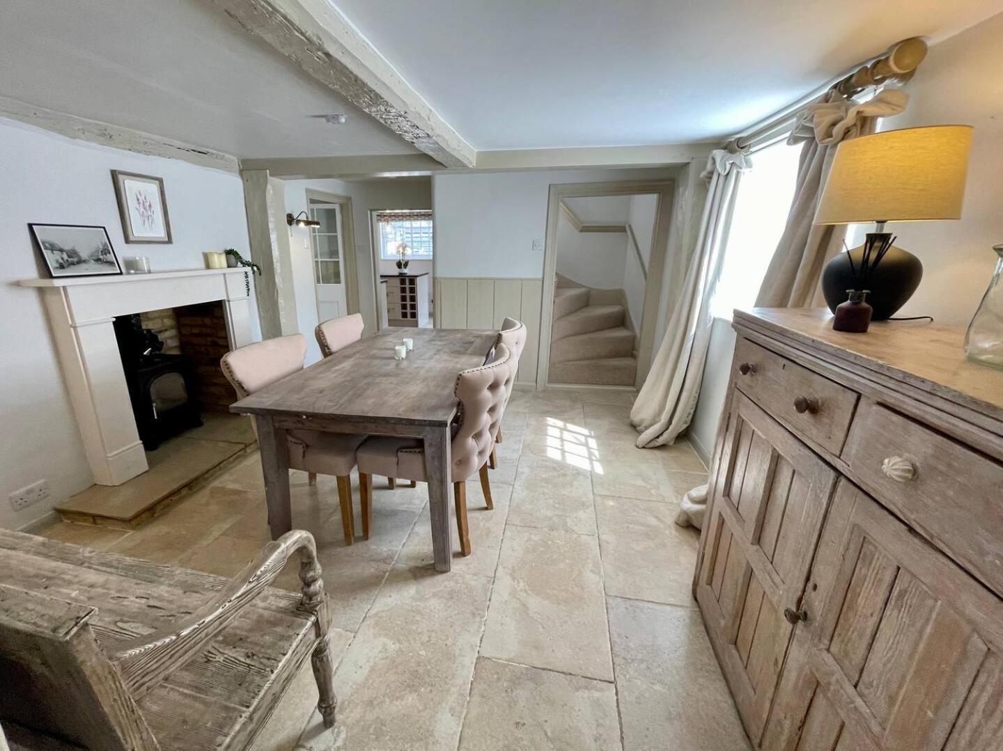 Elegant Oak Beamed House In Pretty Village - Cambridge Homehost Buckden  Ngoại thất bức ảnh