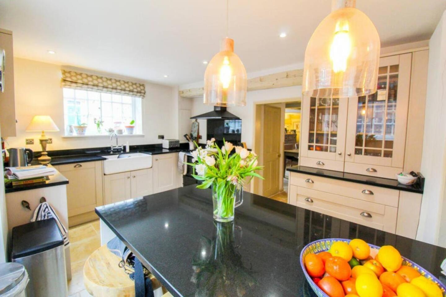 Elegant Oak Beamed House In Pretty Village - Cambridge Homehost Buckden  Ngoại thất bức ảnh